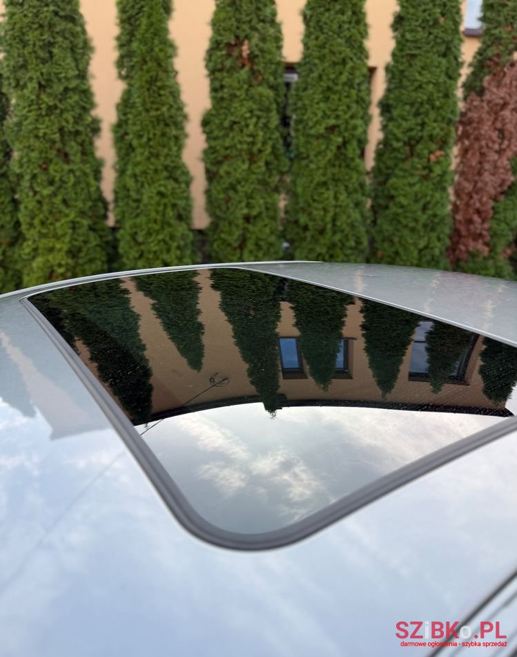 2011' BMW 3 Series photo #6