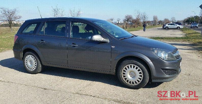 2011' Opel Astra photo #1