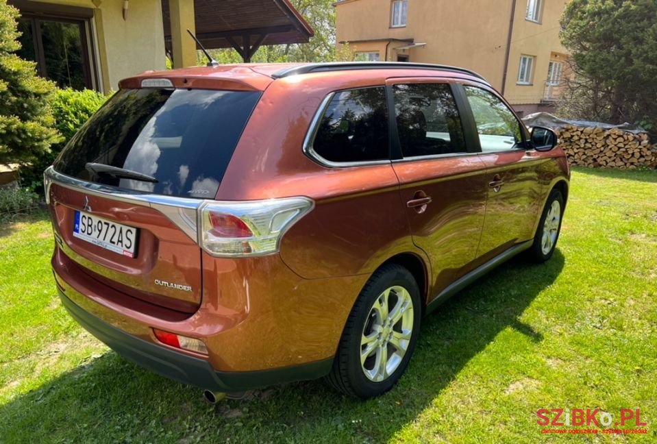 2013' Mitsubishi Outlander photo #6
