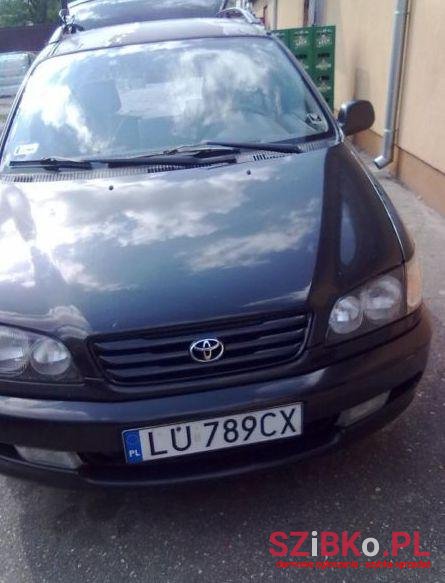 2000' Toyota Picnic photo #1