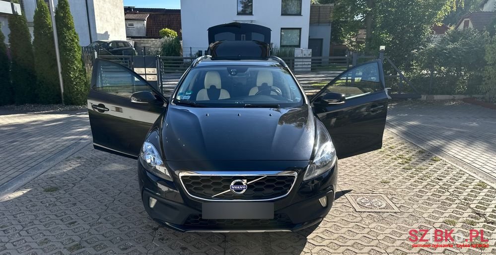 2015' Volvo V40 T4 Momentum photo #3