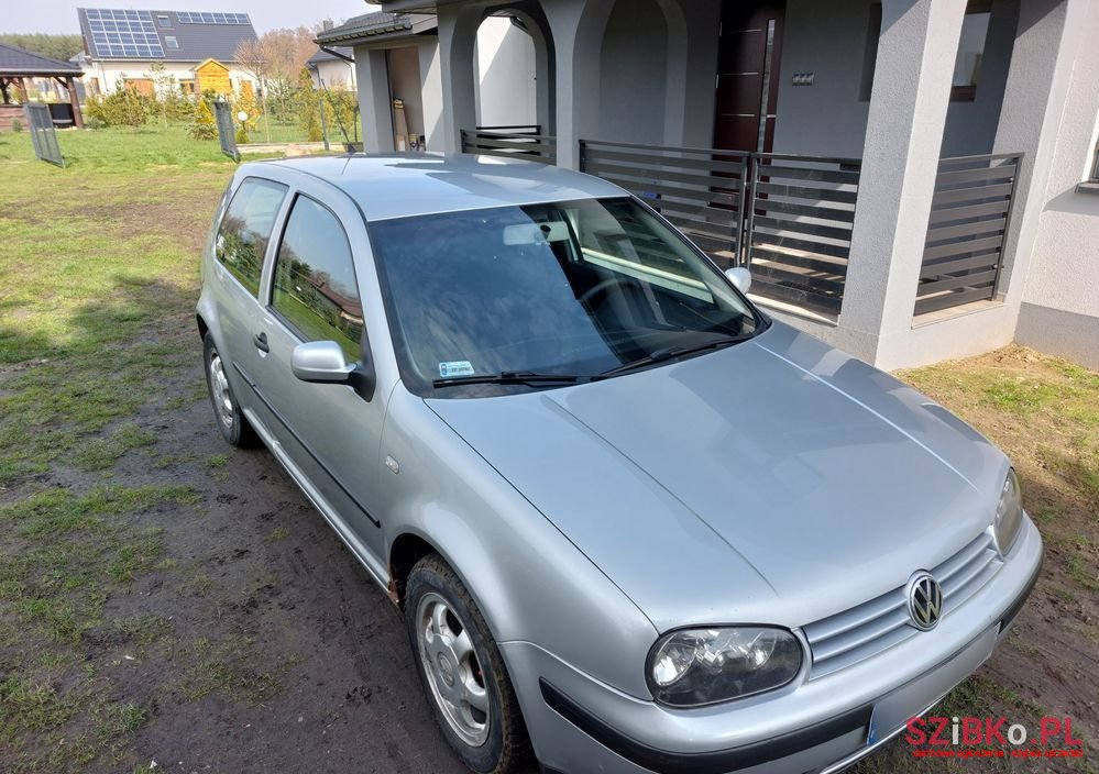 2001' Volkswagen Golf photo #4