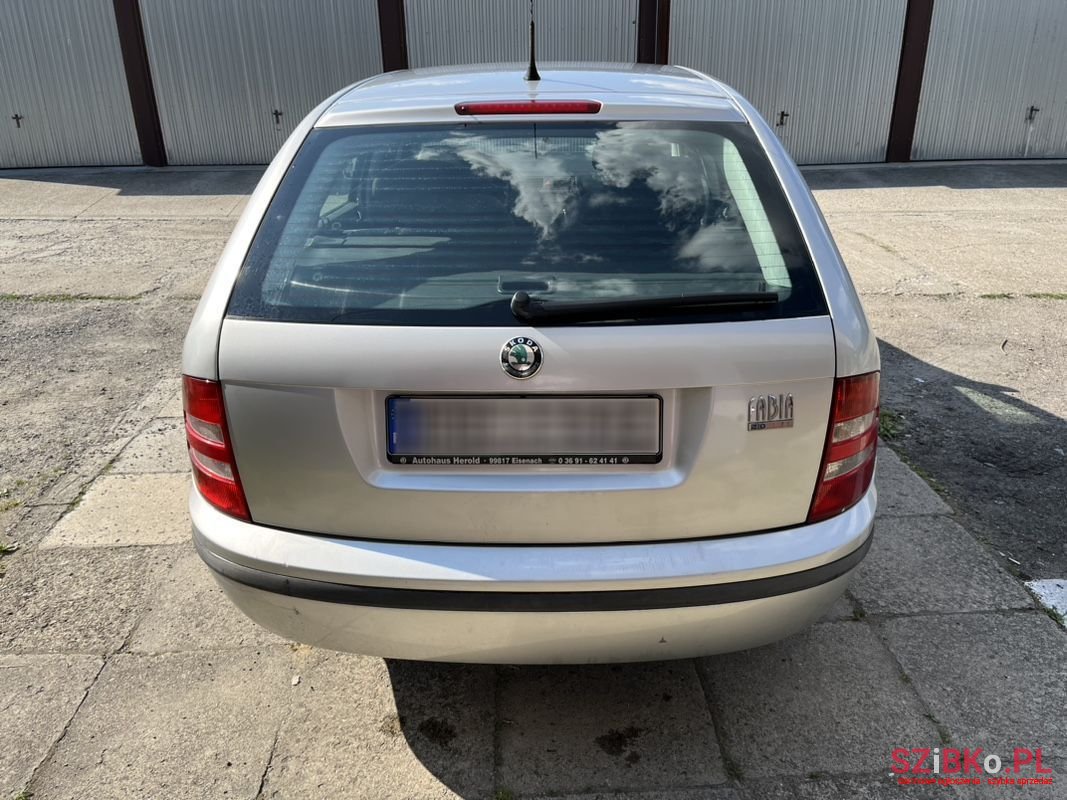 2002' Skoda Fabia photo #4