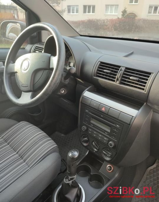 2007' Volkswagen Fox photo #6