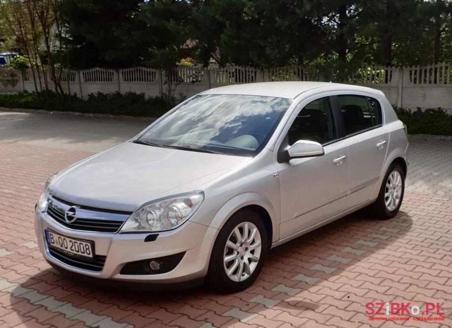 2008' Opel Astra photo #1