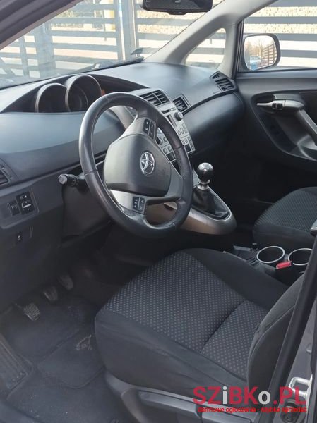 2009' Toyota Verso photo #2