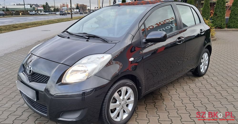 2009' Toyota Yaris photo #1