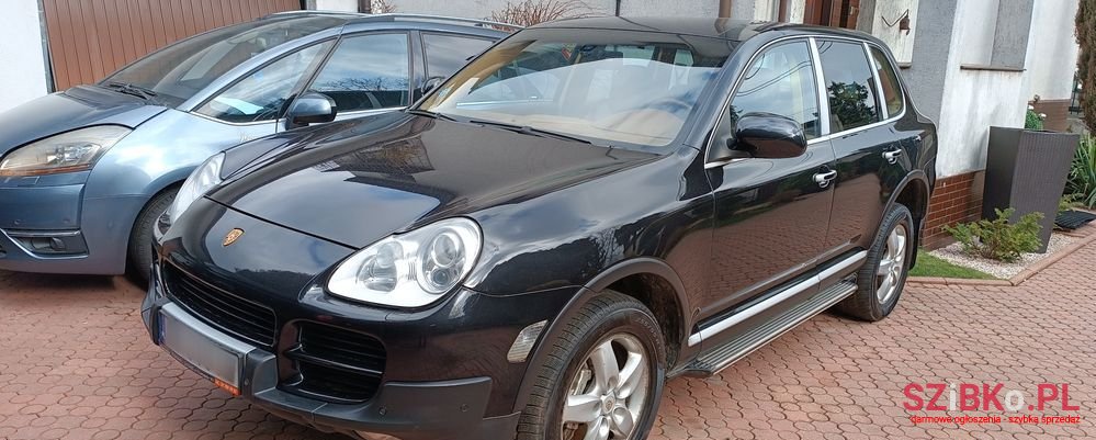 2005' Porsche Cayenne photo #1