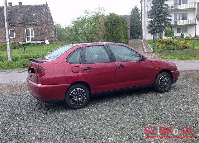 1999' SEAT Cordoba photo #1