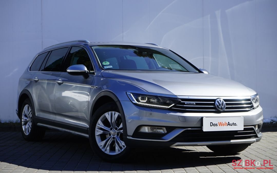2018' Volkswagen Passat photo #4