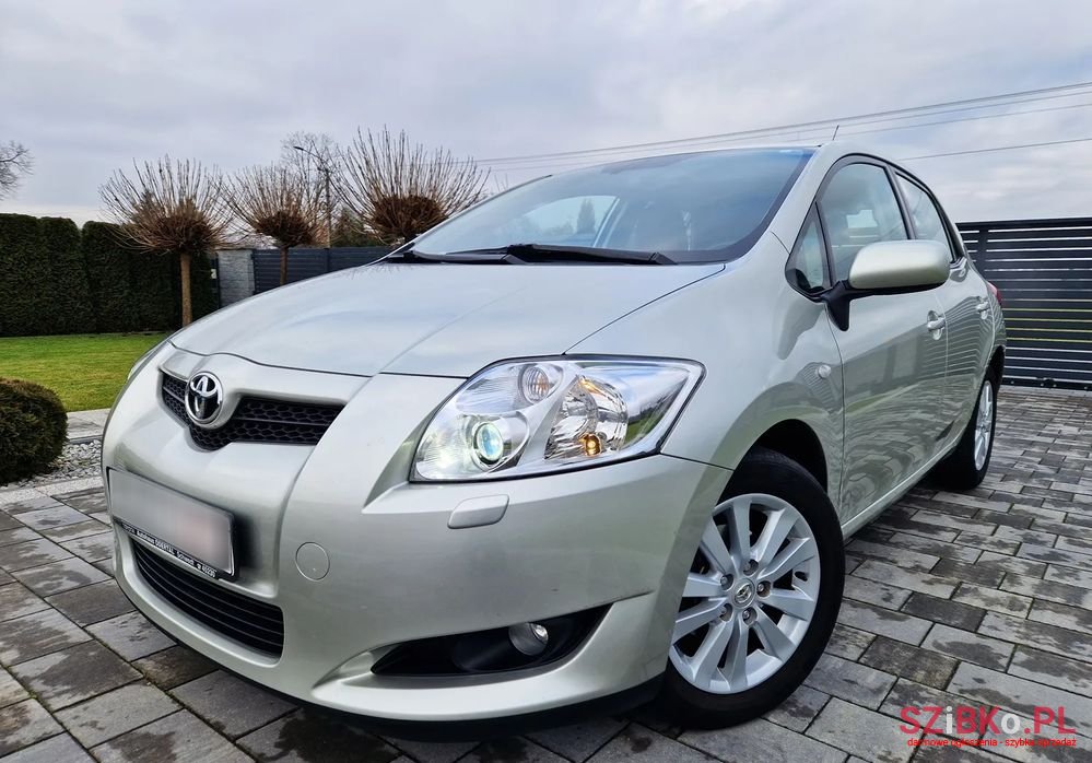 2007' Toyota Auris photo #2
