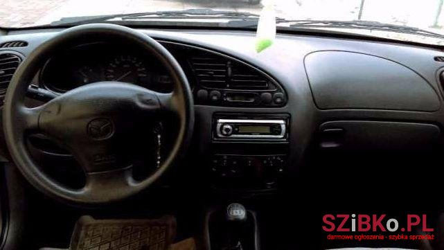 2002' Mazda 121 photo #1