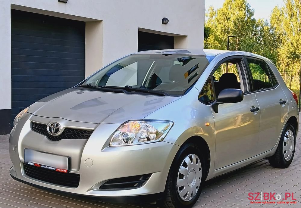 2009' Toyota Auris photo #4
