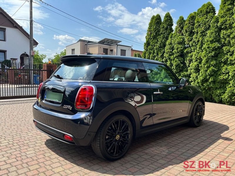 2021' MINI Cooper photo #6