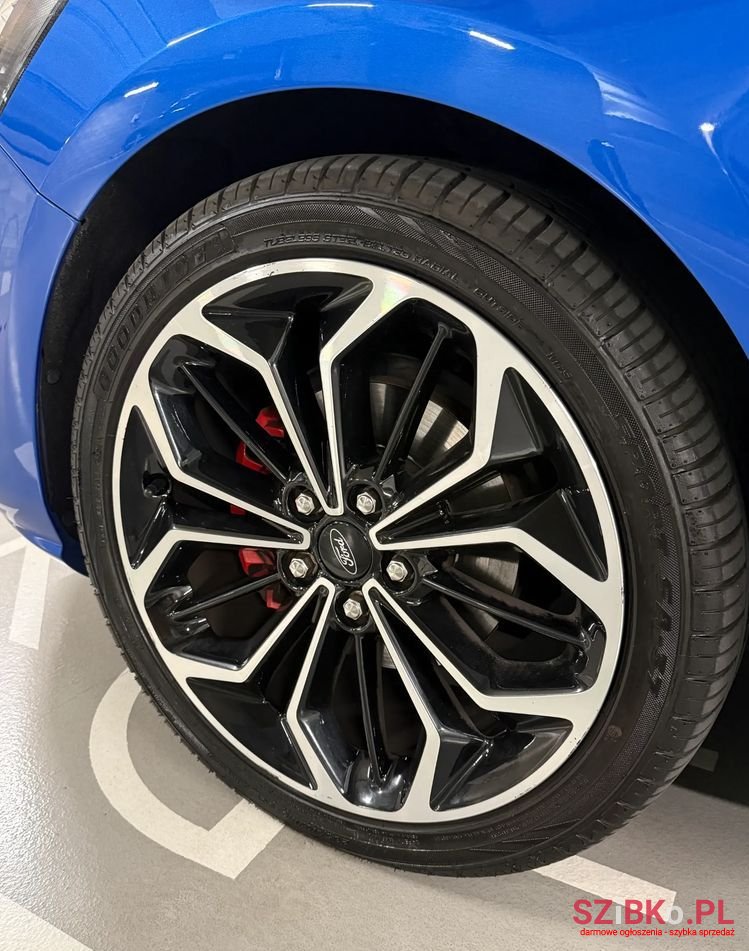 2020' Ford Focus photo #3