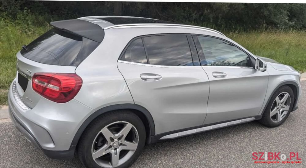 2014' Mercedes-Benz GLA photo #2