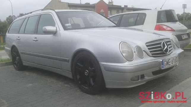 2001' Mercedes-Benz E-Class photo #1