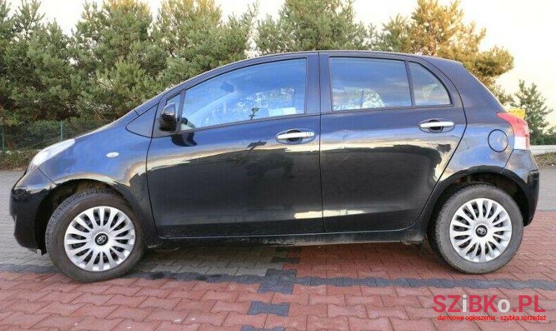 2011' Toyota Yaris photo #1