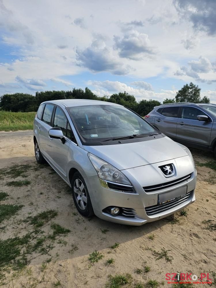 2010' Peugeot 5008 photo #2