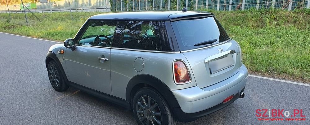 2007' MINI Cooper Standard photo #2