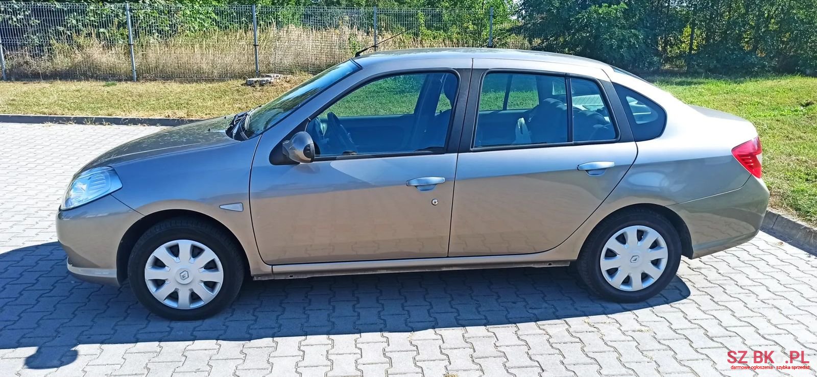 2009' Renault Thalia photo #6