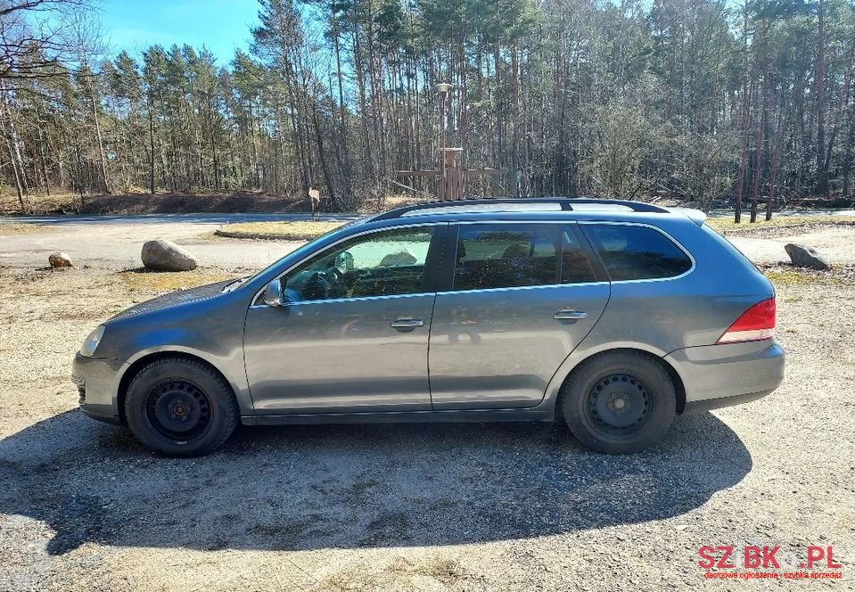 2009' Volkswagen Golf photo #2