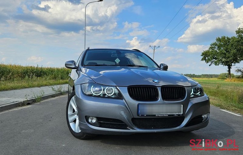 2010' BMW 3 Series 318D photo #3