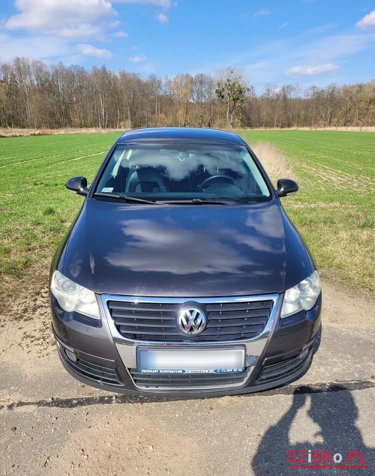 2006' Volkswagen Passat photo #6
