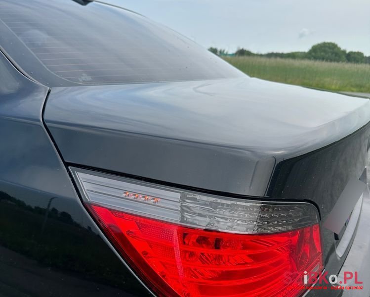 2008' BMW 5 Series 525D photo #4