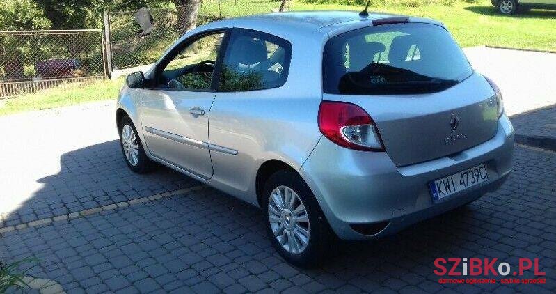 2009' Renault Clio photo #1