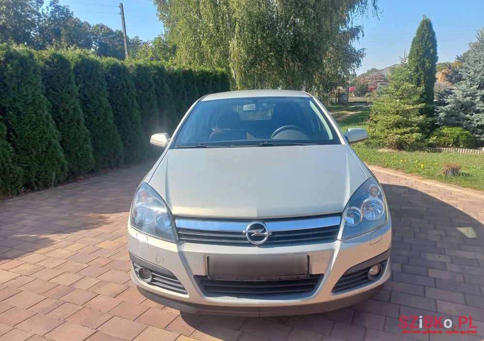 2006' Opel Astra photo #1