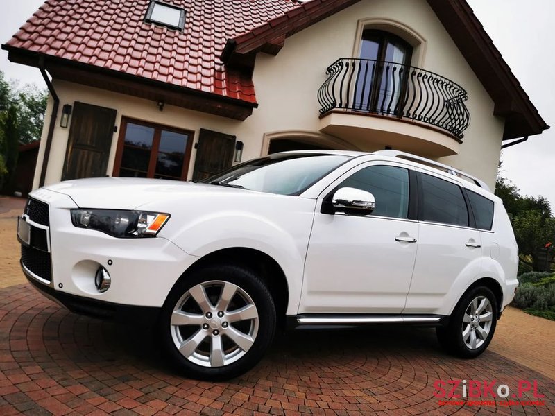 2010' Mitsubishi Outlander photo #1