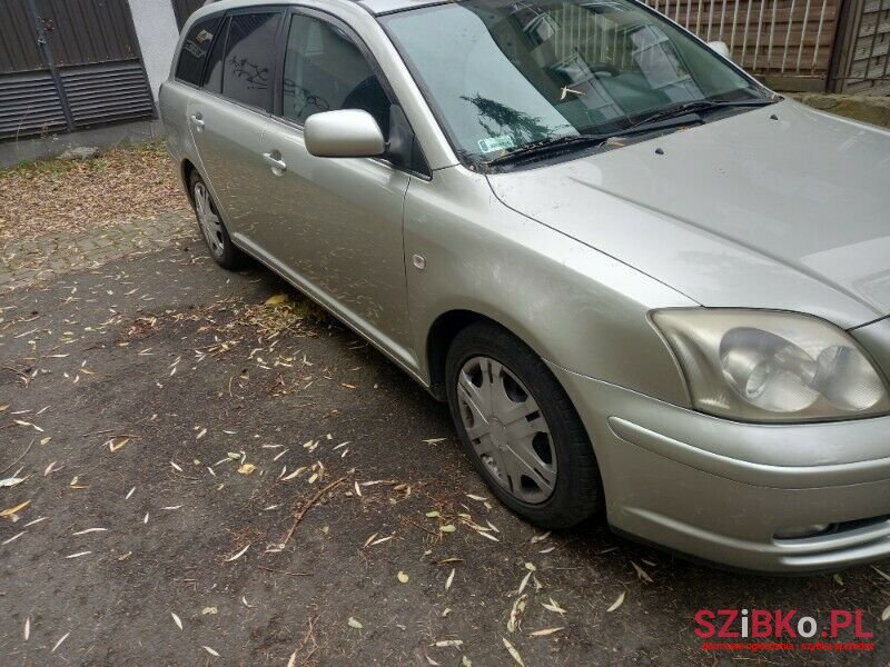 2004' Toyota Avensis photo #1