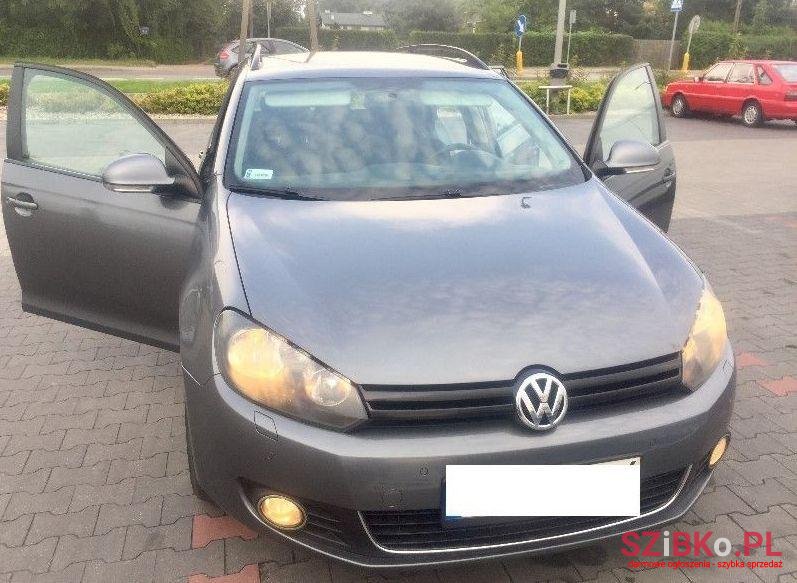 2010' Volkswagen Golf photo #2