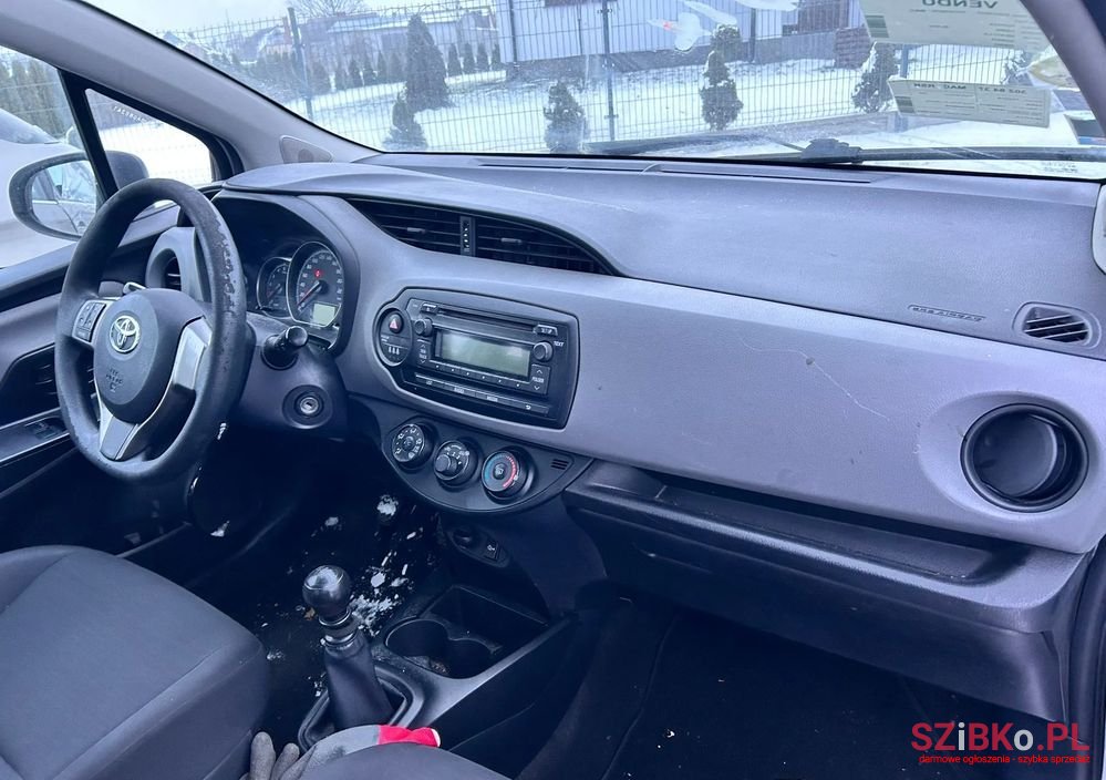 2015' Toyota Yaris 1.4 D-4D photo #5