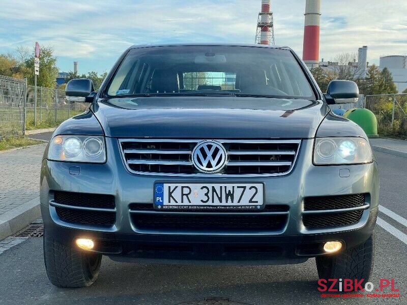 2004' Volkswagen Touareg photo #5