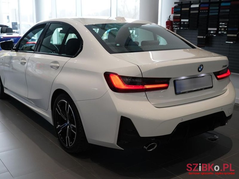 2023' BMW 3 Series 318I M Sport photo #5