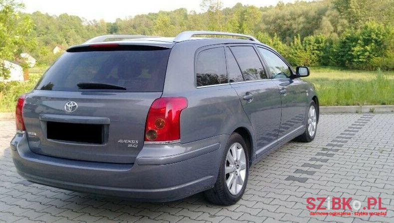 2003' Toyota Avensis photo #1