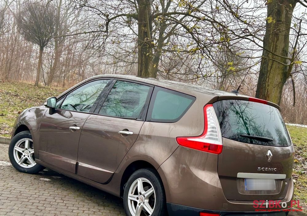 2011' Renault Scenic photo #5