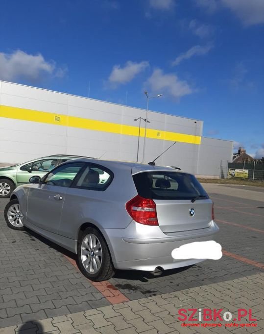 2010' BMW 1 Series photo #4