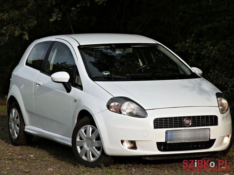 2009' Fiat Grande Punto 1.4 8V Active photo #3