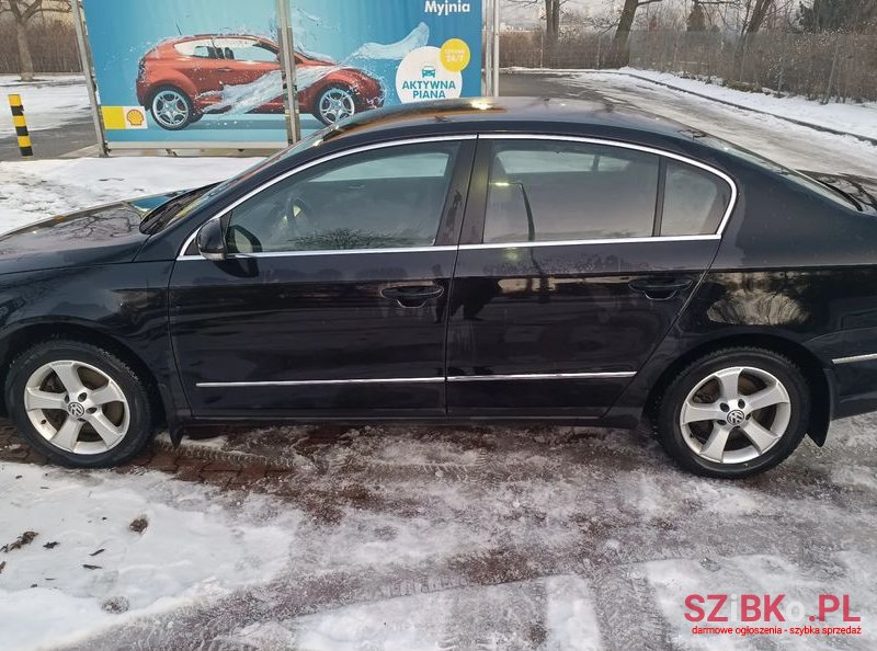2009' Volkswagen Passat photo #5
