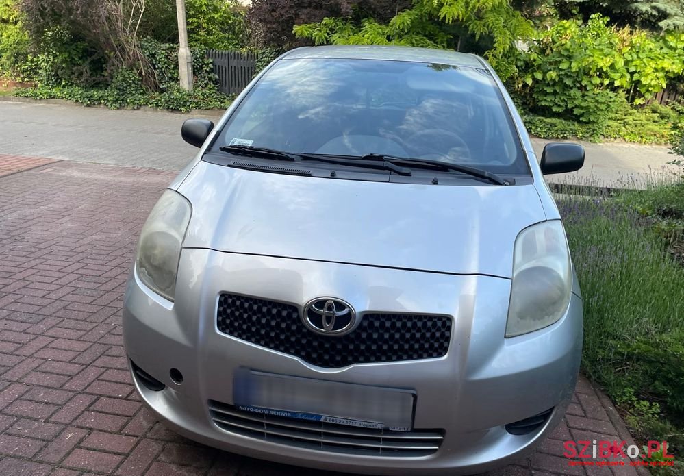 2006' Toyota Yaris photo #1