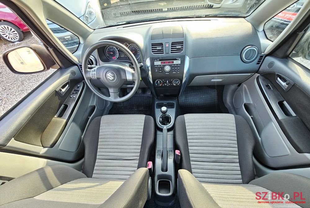 2012' Suzuki SX4 photo #6