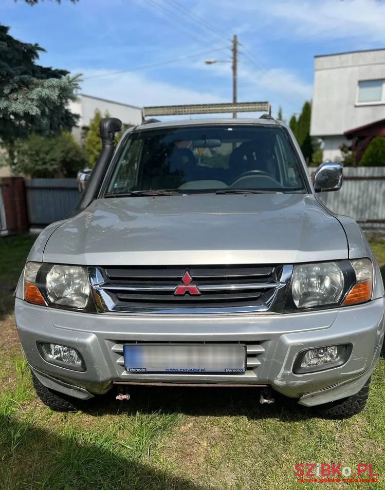 2001' Mitsubishi Pajero photo #1