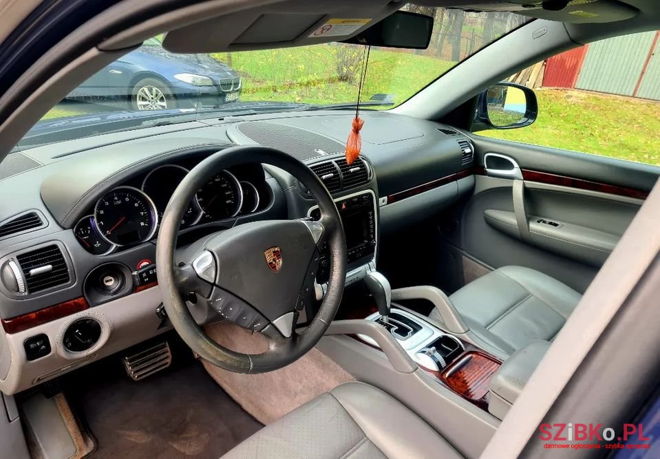 2004' Porsche Cayenne photo #5