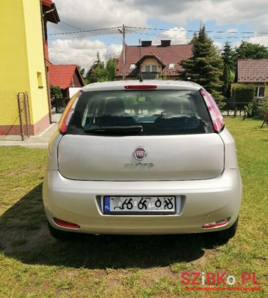 2012' Fiat Punto photo #5