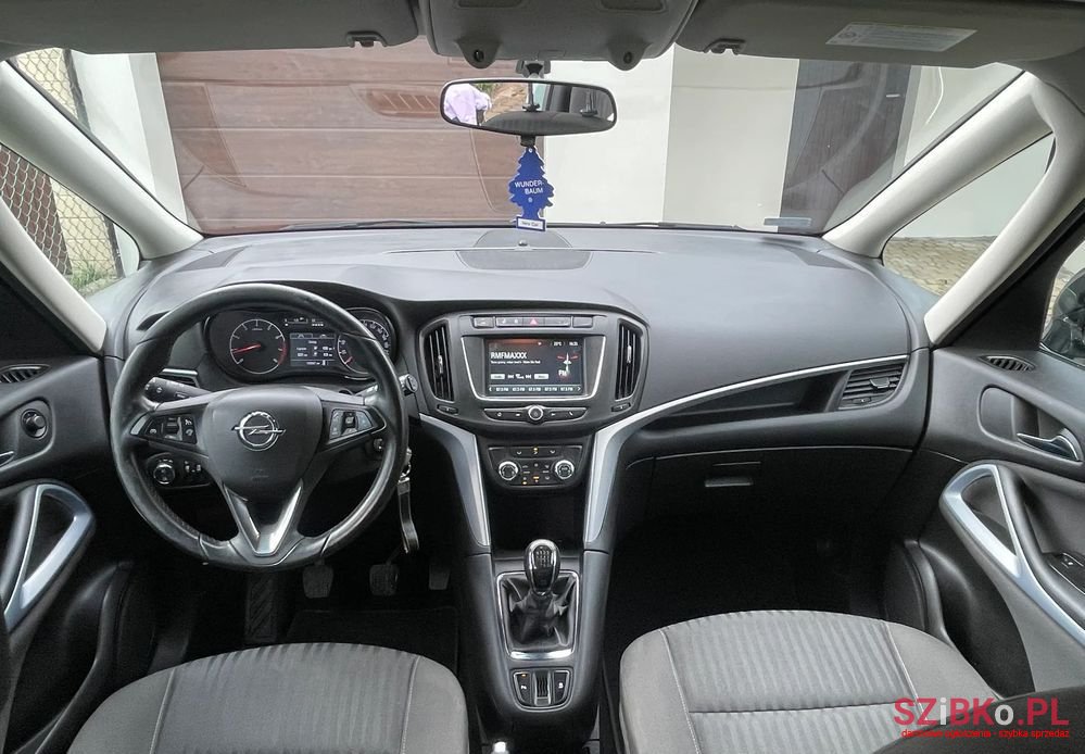 2016' Opel Zafira photo #2