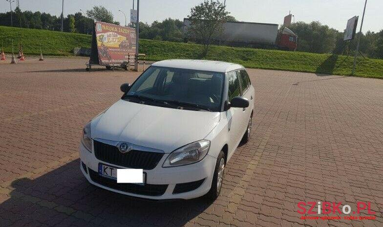 2011' Skoda Fabia photo #3