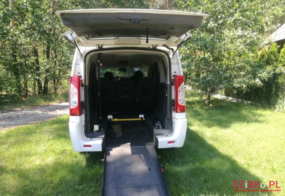 2014' Citroen Jumpy Combi photo #2